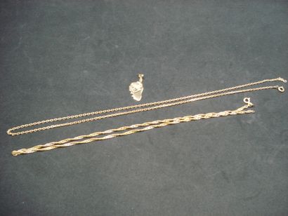 1 Pendentif Or 18kt 3,08 g 2 Chaines Or 18kt...