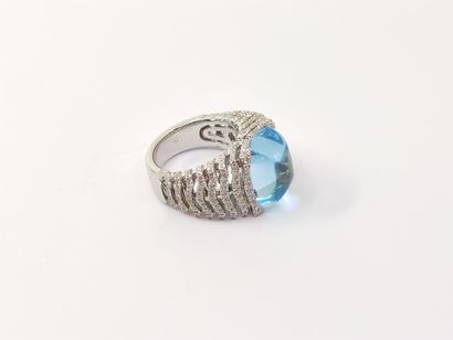 
BAGUE en or gris 750° ornée d'une aigue...