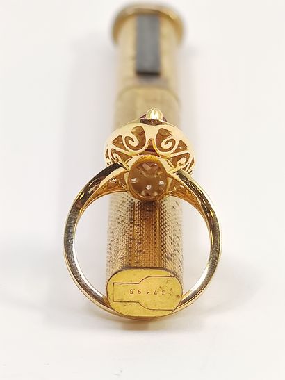 BAGUE marquise en or jaune 750° d'un rubis...