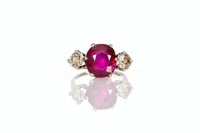 
BAGUE en or gris 750 ornée d'un rubis de...