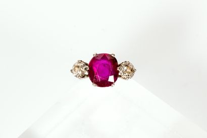 
BAGUE en or gris 750 ornée d'un rubis de...