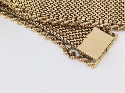 
BRACELET en maille milanaise en or jaune...