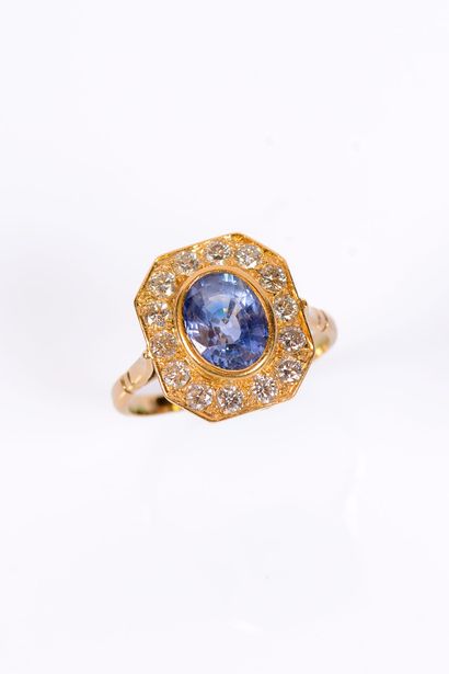 BAGUE en or jaune 750° ornée d'un saphir...