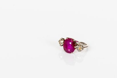 
BAGUE en or gris 750 ornée d'un rubis de...