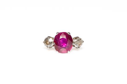 
BAGUE en or gris 750 ornée d'un rubis de...