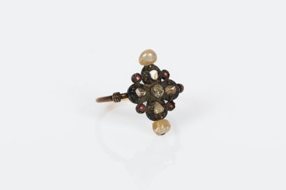 BAGUE de gant en or et argent ornée de roses...