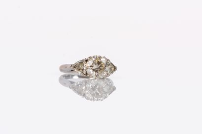 BAGUE en or gris 750° ornée d'un diamant...
