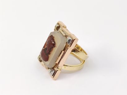 
BAGUE en or jaune 750° ornée d'un camée...