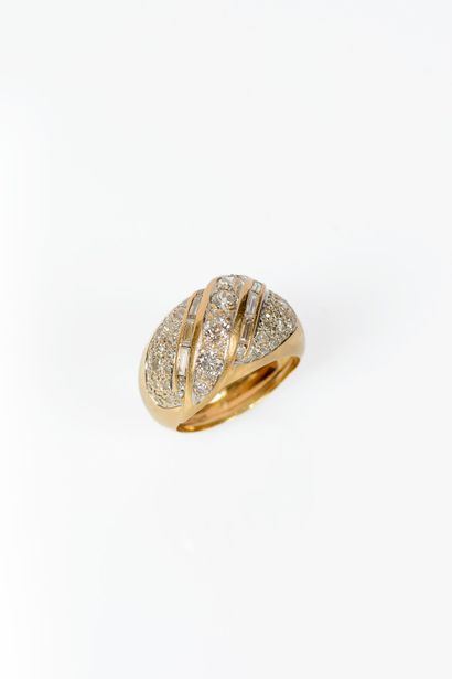 IMPORTANTE bague en or jaune 750° ornée de...