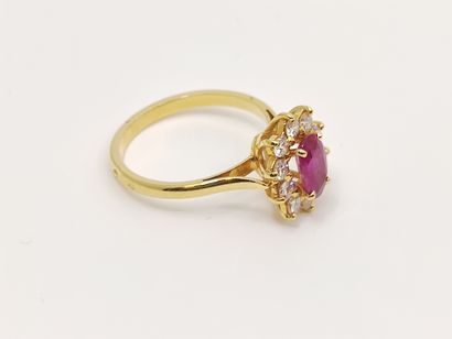 BAGUE marguerite en or jaune 750° ornée d'un...