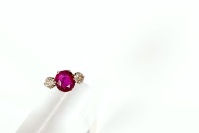 
BAGUE en or gris 750 ornée d'un rubis de...