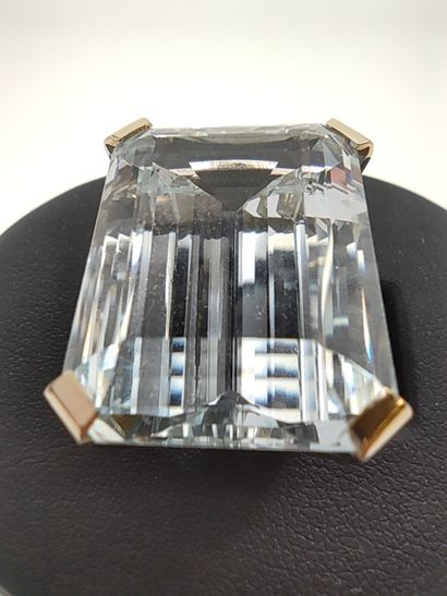 BAGUE cocktail en or gris 750° ornée d'une...