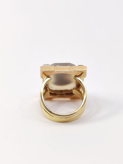 
BAGUE en or jaune 750° ornée d'un camée...