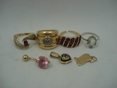 4 Rings Gold 18kt and stones 25,32 g damaged...