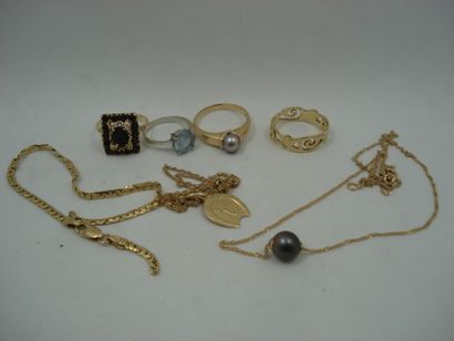 4 Rings Gold 18kt and stones 15,66 g 1 Bracelet...