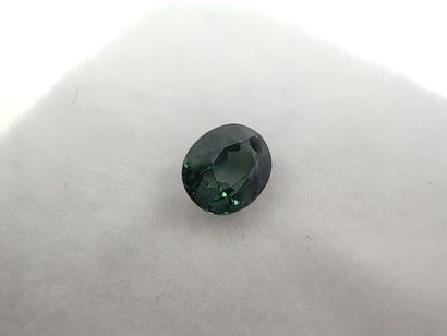 SAPHIR bluish green VVS Australie ovale

Dim...