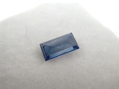 SAPHIR blue VS Ceylon stick

Dim : 6,2mm...