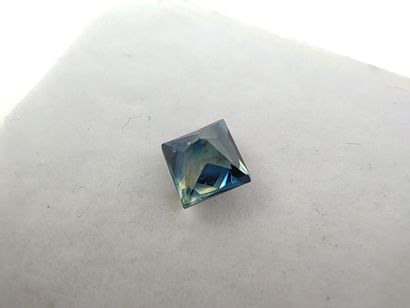 SAPHIR greenish blue Australia princess

Size...