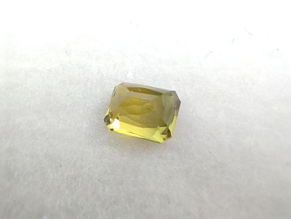 SAPHIR greenish yellow VS Australia emerald

Size...