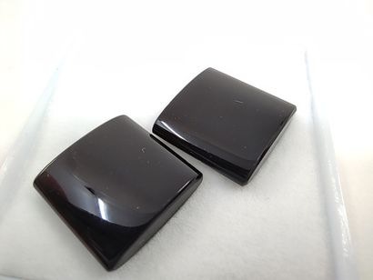 DEUX ONYX black Kanchanaburi Thailand carré

Dim...