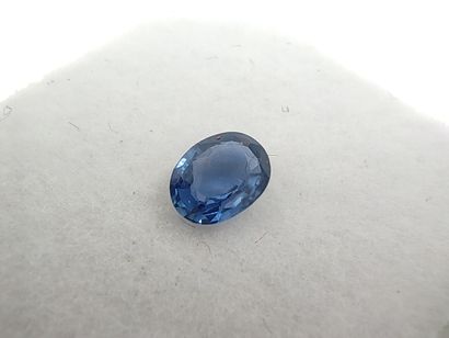 SAPHIR blue VVS Ceylan ovale

Dim : 5,4mm...