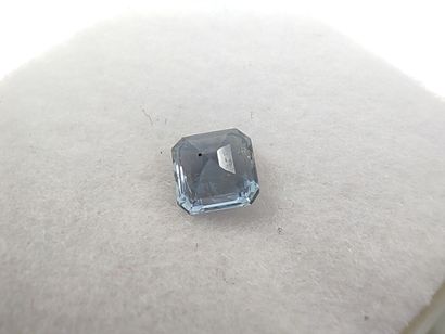 SAPHIR blue Madagascar emerald

Size : 4,3mm...