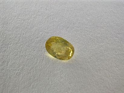 SPHENE yellowish green Madagascar oval 

Size...