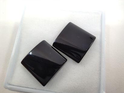 DEUX ONYX black Kanchanaburi Thailand carré

Dim...