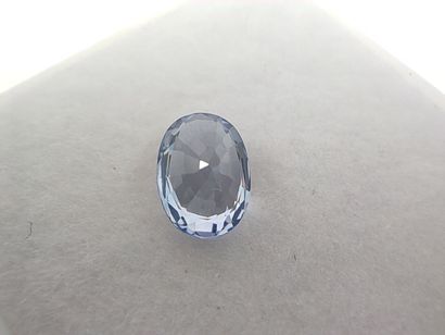 SAPHIR blue VVS Ceylan ovale 

Dim : 6,5mm...