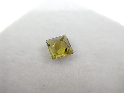 SAPHIR yellowish green VS Australia princess

Size...