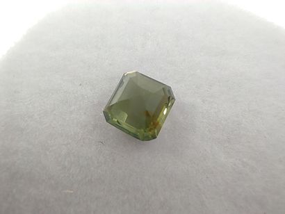 SAPHIR green Australia emerald 

Size: 4,5mm...