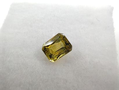 SAPHIR greenish yellow VS Australia emerald

Size...