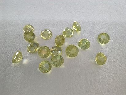 SPHENE yellowish green Nbr 16 Madagascar...