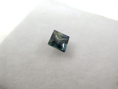 SAPHIR greenish blue Australia princess

Size...