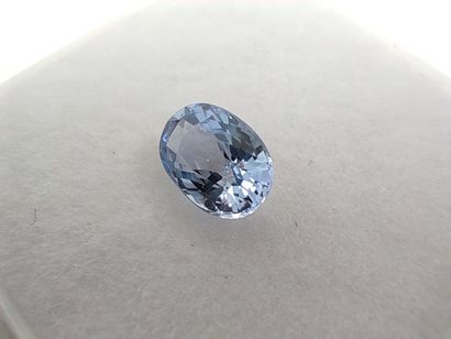 SAPHIR blue VVS Ceylan ovale 

Dim : 6,5mm...