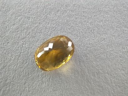 SPHENE yellowish green VS Madagascar oval...