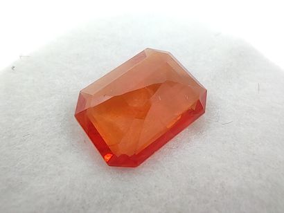 SAPHIR orange Madagascar emerald

Dim: 9,8mm...