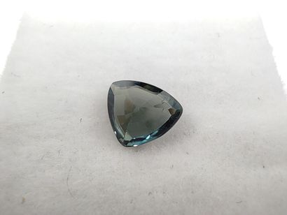 SAPHIR greenish blue VS Australia trillion

Size...