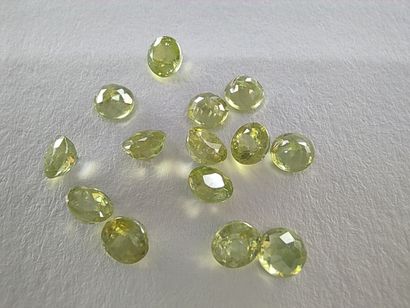 SPHENE yellowish green Nbr 14 Madagascar...