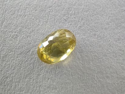 SPHENE yellowish green Madagascar oval 

Size...