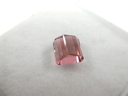 TOURMALINE pink VVS Mozambique emerald

Size...