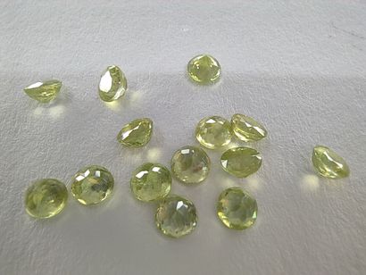 SPHENE yellowish green Nbr 14 Madagascar...