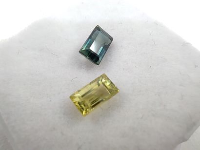 TWO SAPHIR green and yellow Australia baguette

Dim:...
