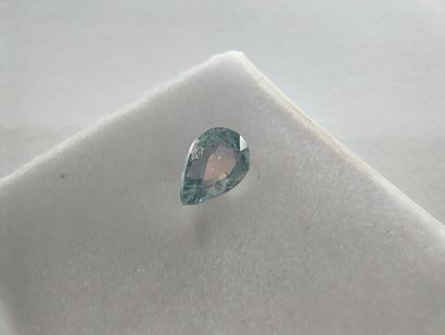 SAPHIR greenish blue VS Madagascar pear

Dim...