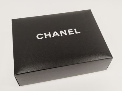 CHANEL

Sac de soirée en tissu noir

Anse...