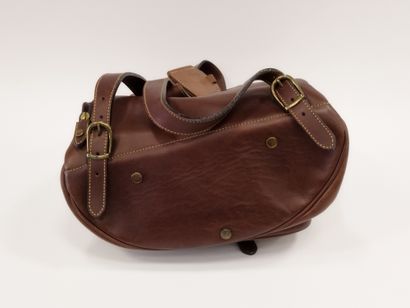 MANFIELD

Sac à dos en cuir marron, surpiqûre...