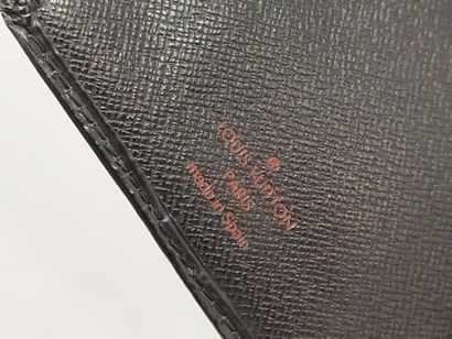 LOUIS VUITTON BRAZZA

Portefeuille en cuir...