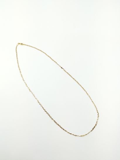 Chain in three-tone gold 

weight : 5,06...