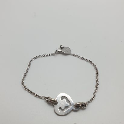 O.J PERRIN

BRACELET en or gris 750°, orné...
