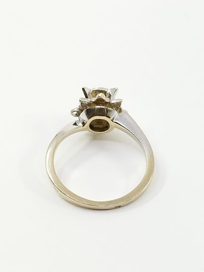 TRAVAIL Français

Bague en or gris 750° ornée...